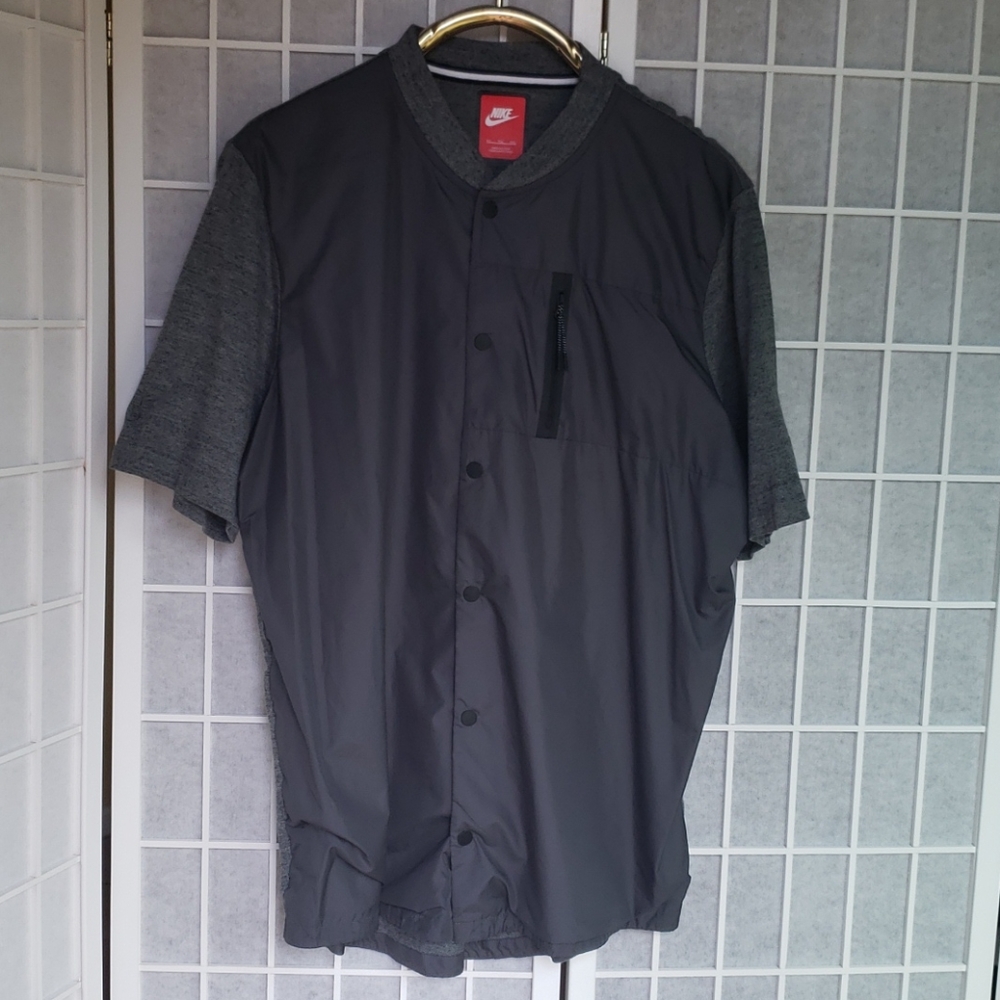 Nike snap closure shirt